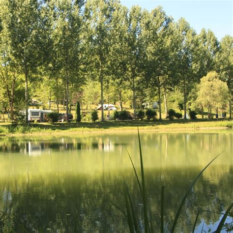 Des Vacances de Rêve en Dordogne : Camping et Pêche en Étang